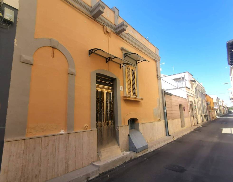 Casa Indipendente in vendita a Bari via Marsala
