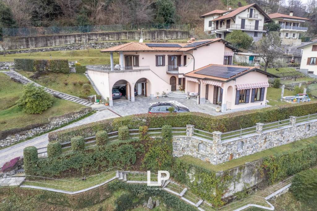 Villa in vendita a Laveno-Mombello vicolo Professor Aubel, 8