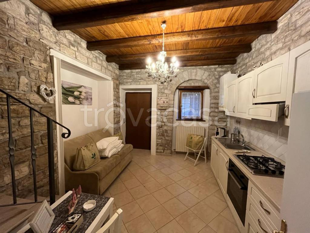 Appartamento in vendita a Spoleto via dello Sdrucciolo