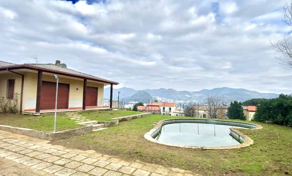 Villa in vendita a Cava de' Tirreni via Cesinola