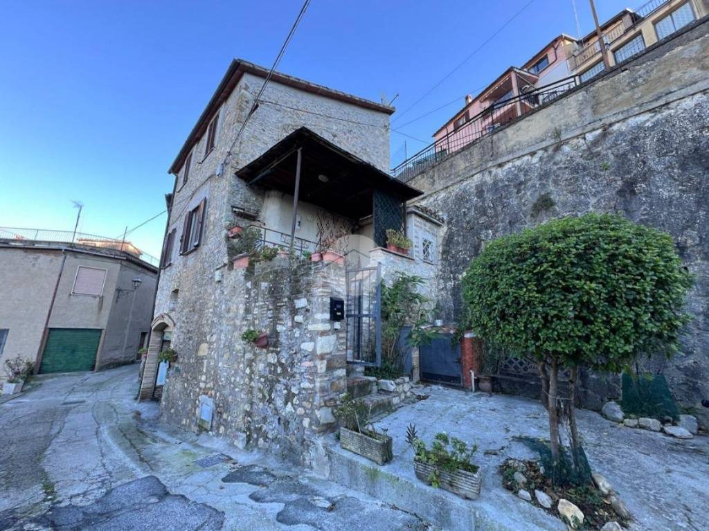 Casa Indipendente in vendita a Tarano via roma, 39