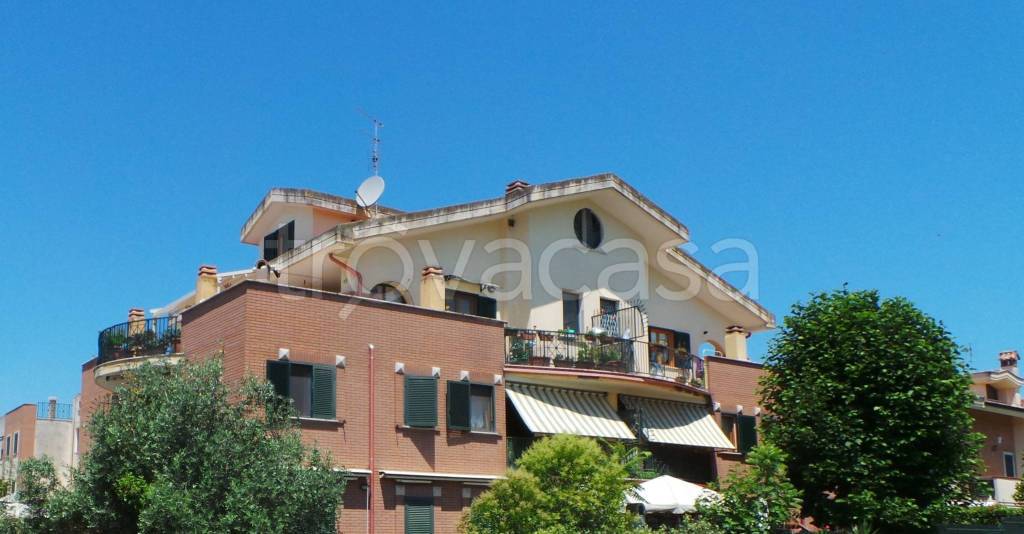 Appartamento in vendita a Guidonia Montecelio via Caracalla, 11
