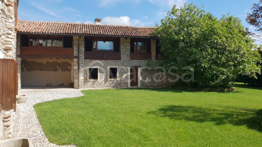 Villa in vendita a Valdobbiadene piazza Guadagnini, 32