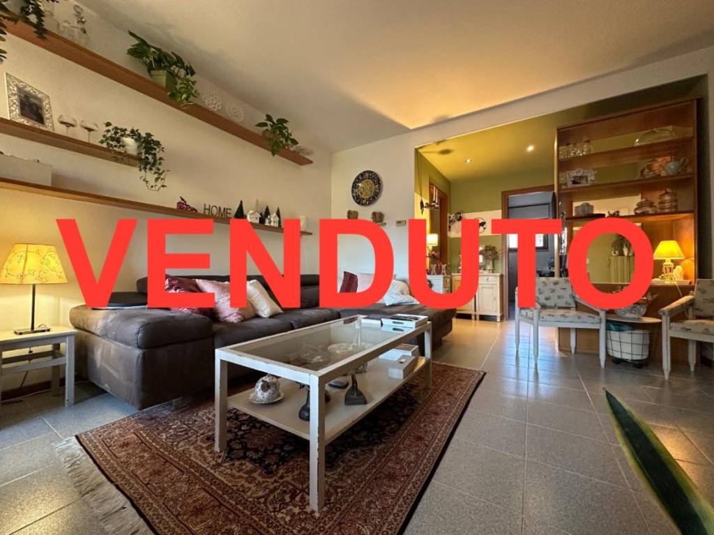 Appartamento in vendita a Pessano con Bornago via Giovanni Pascoli, 11