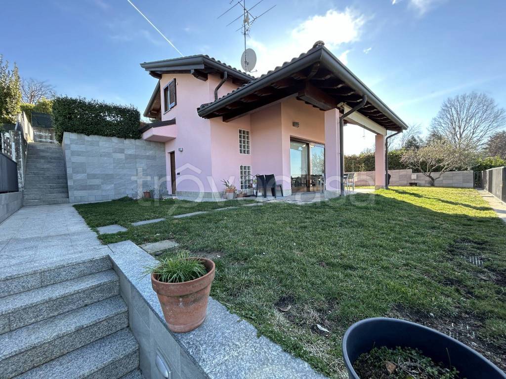 Villa in vendita a Colverde via Monte Cucco