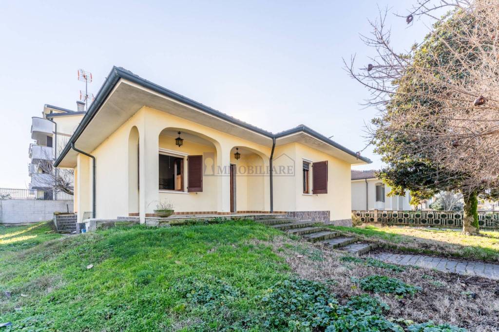 Villa in vendita a San Giuliano Milanese via Vittorio Veneto, 38