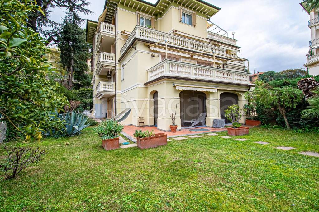 Appartamento in vendita a Bordighera via Romana, 98