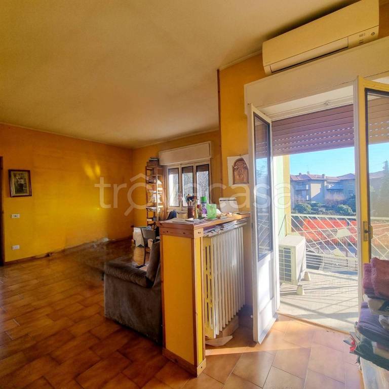 Appartamento in vendita a Capriate San Gervasio via Carlo Pezzi