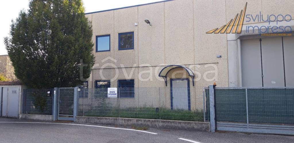 Capannone Industriale in vendita a Fara Gera d'Adda via Re di Puglia, 140