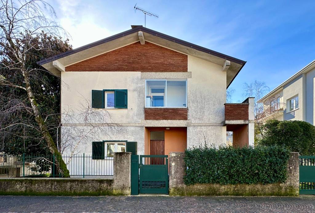 Villa in vendita a Udine via Angelo Angeli, 46