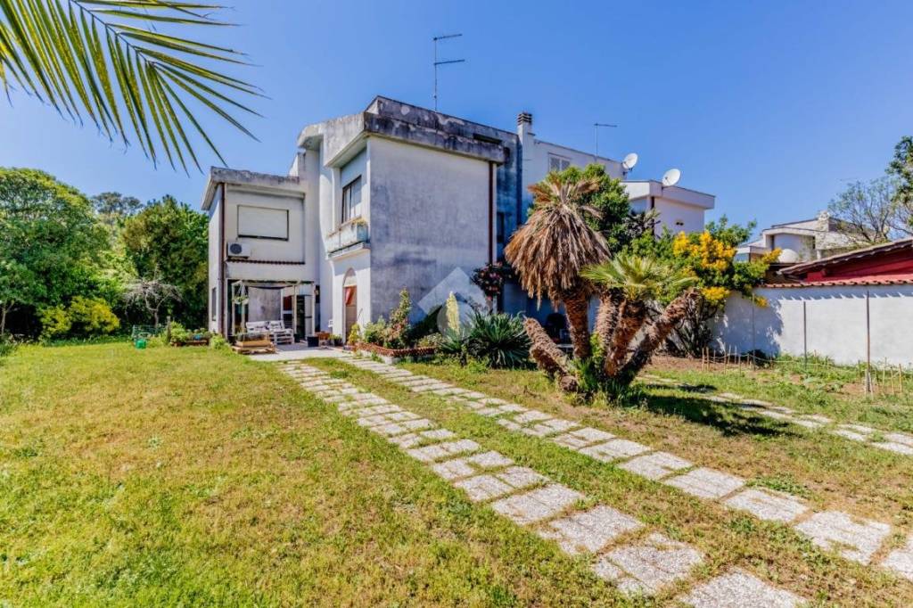 Villa a Schiera in vendita a Roma via malosco, 92