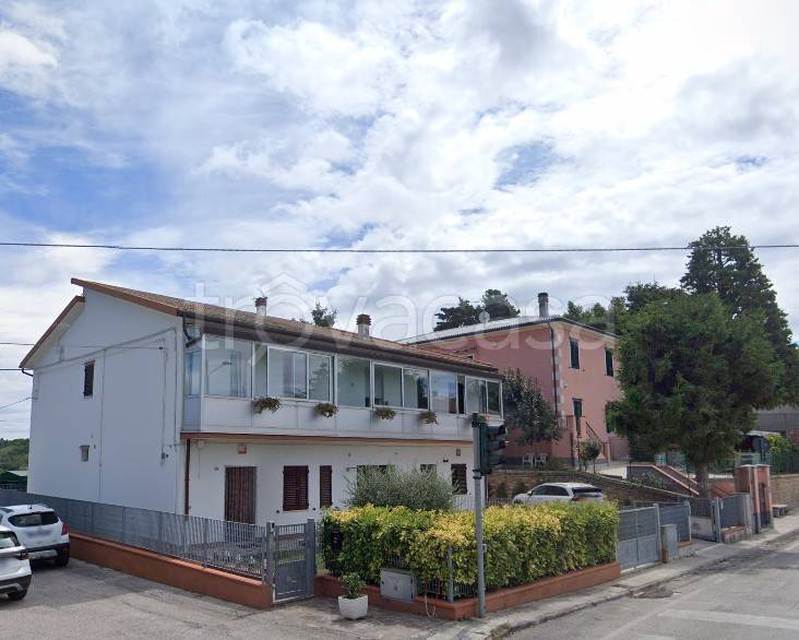 Casa Indipendente in vendita ad Ancona via Sappanico