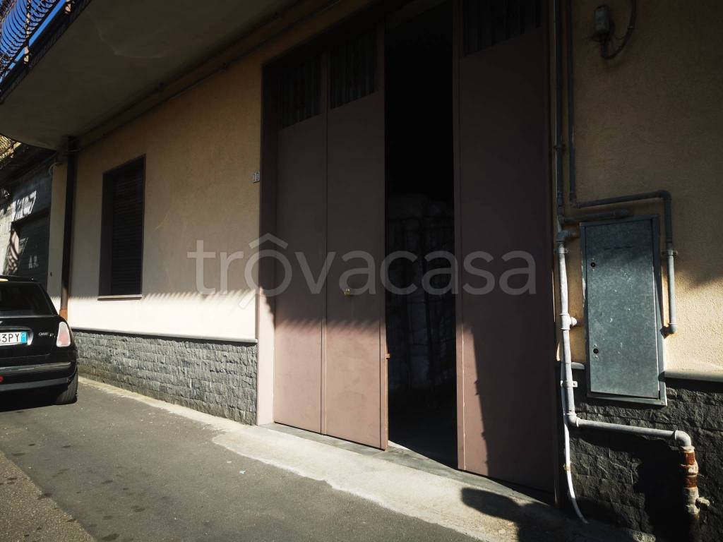 Magazzino in vendita a San Giovanni la Punta via Soldato Messina, 18