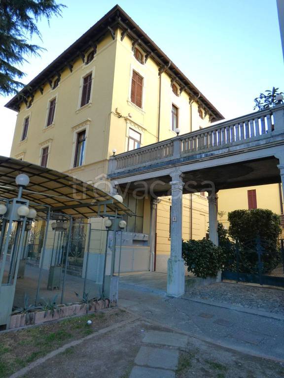 Appartamento in vendita a Luino piazza Giuseppe Garibaldi, 6