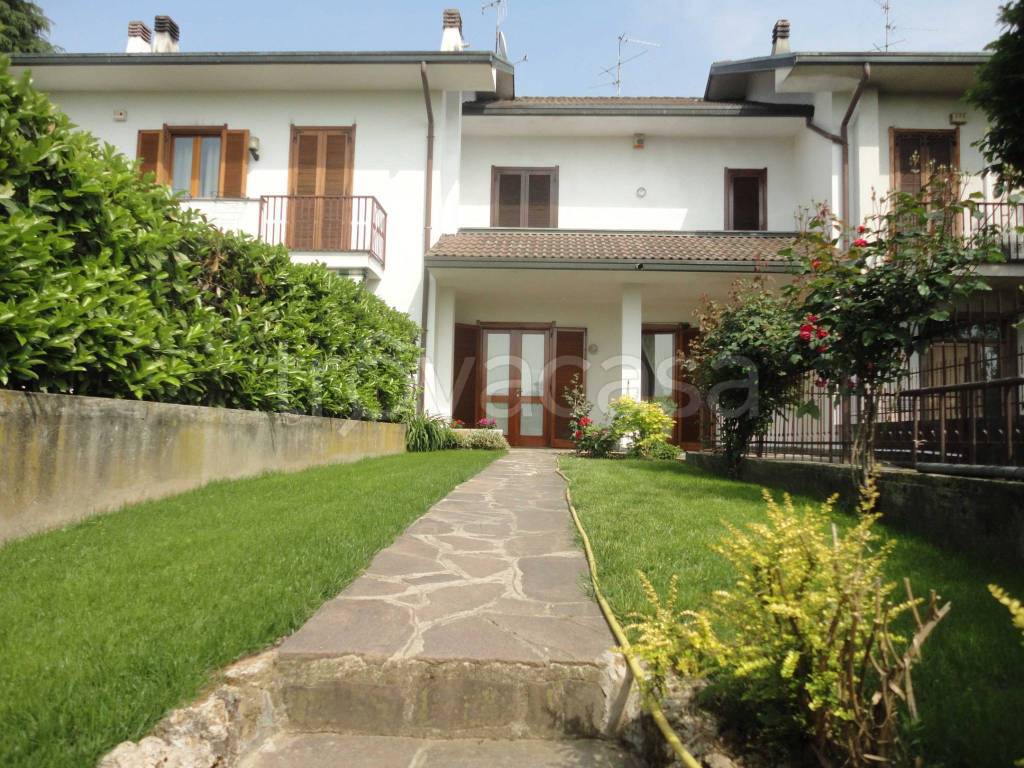 Villa a Schiera in affitto a Burago di Molgora via Edmondo De Amicis