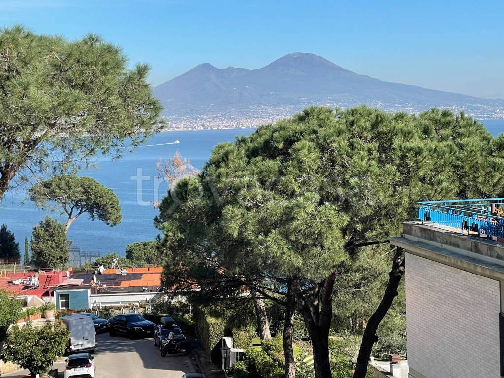 Appartamento in vendita a Napoli via Posillipo, 204