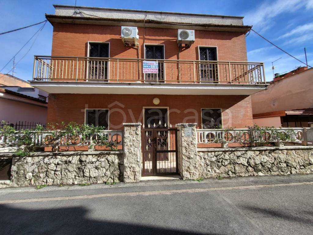 Villa in vendita a Guidonia Montecelio via molise