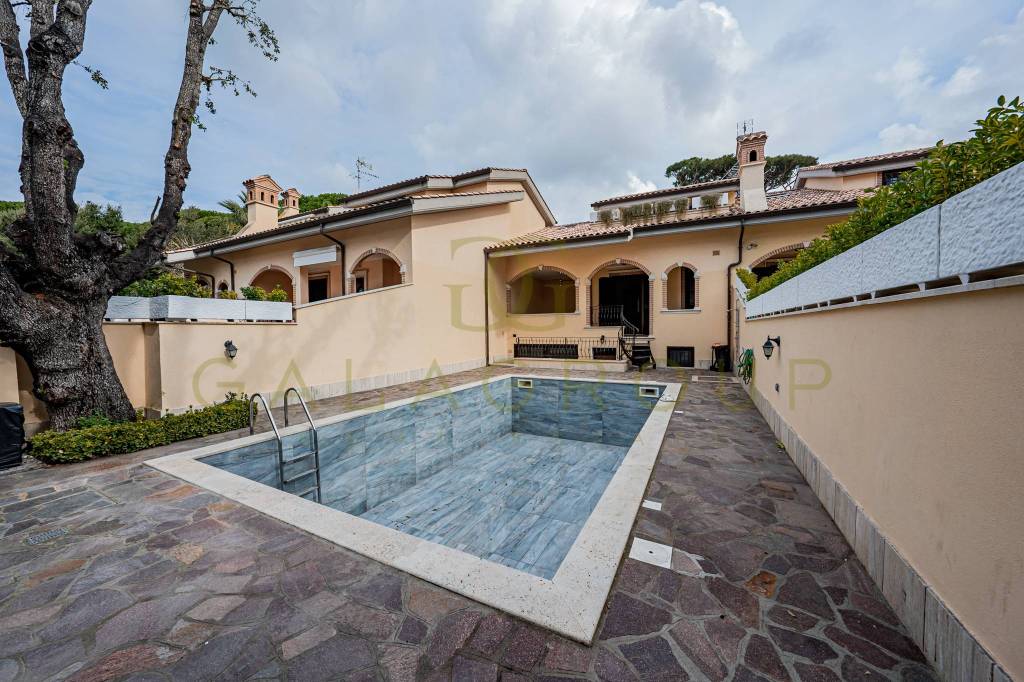 Villa in vendita a Fiumicino viale Castellammare