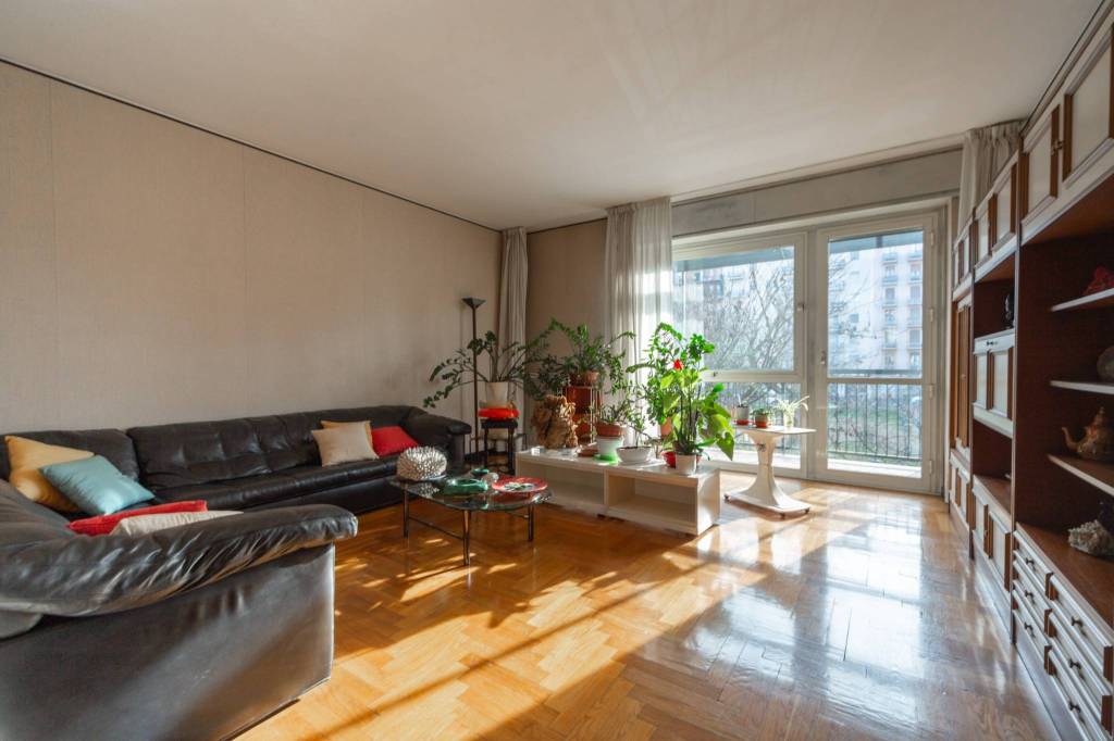 Appartamento in vendita a Milano viale Caterina da Forlì, 4
