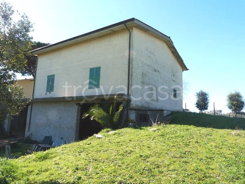 Villa in vendita ad Anguillara Sabazia strada Comunale San Francesco