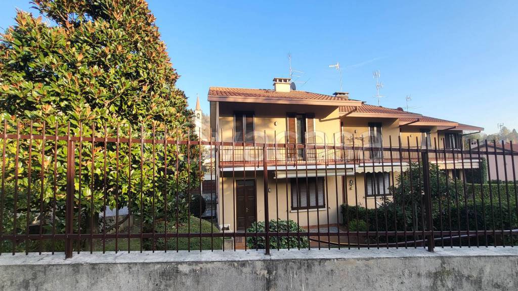 Villa a Schiera in vendita a Barzanò via Papa Giovanni xxiii, 5