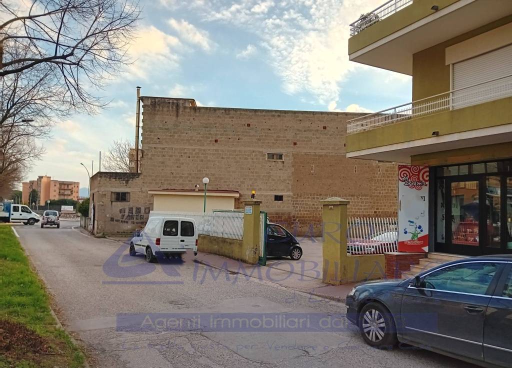 Garage in vendita a Maddaloni via Pietro Colletta, 10
