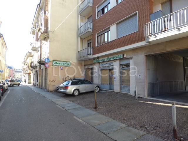 Negozio in vendita a Biella via Costantino Crosa, 11