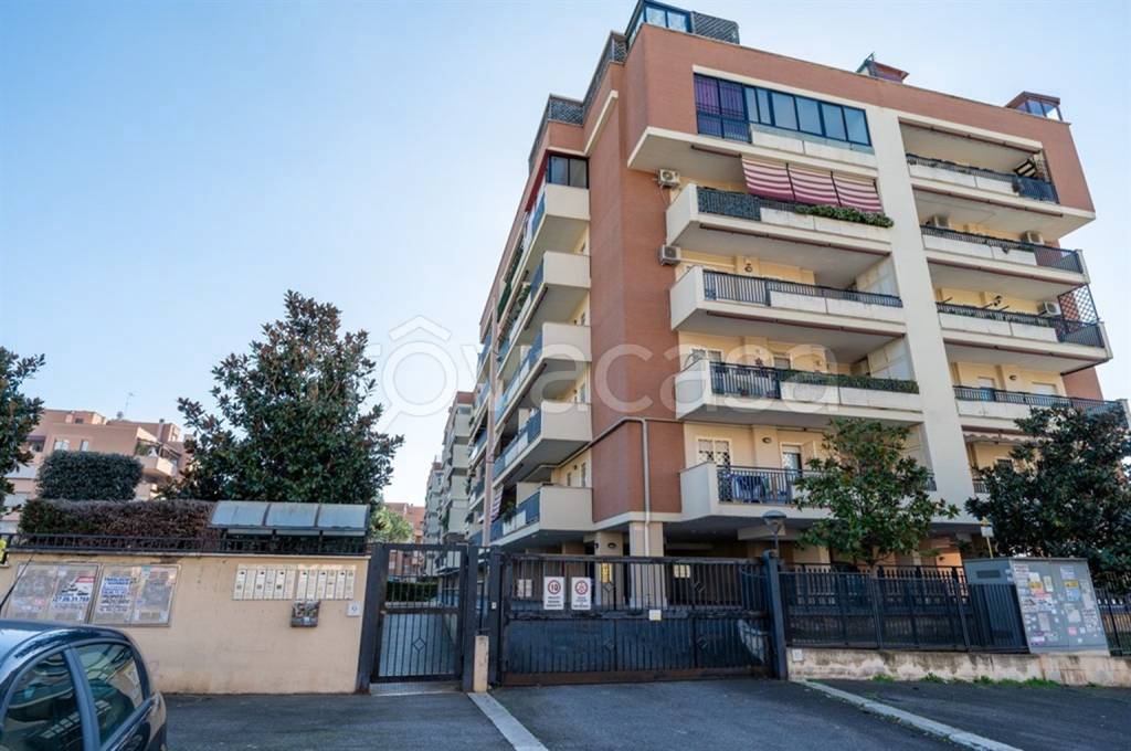 Appartamento in vendita a Roma via Jean Emile Baudot