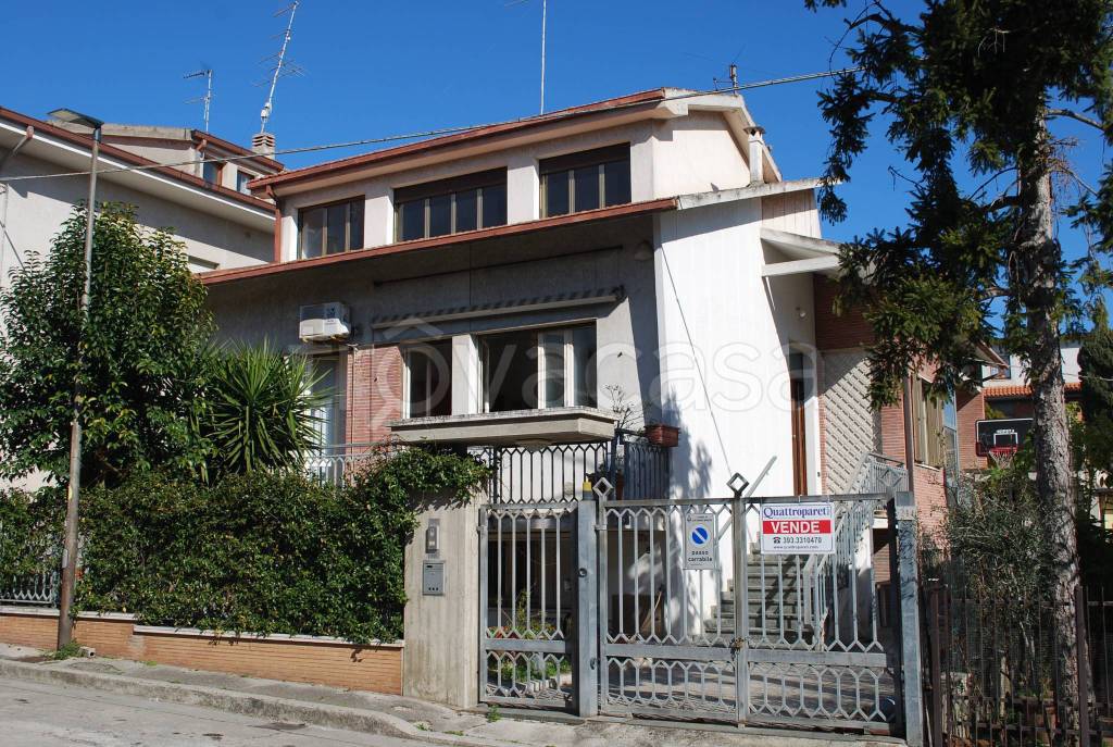Villa in vendita a Civitanova Marche via Francesco Petrarca, 24