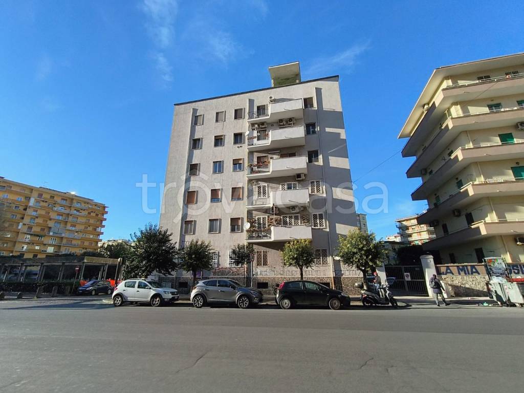 Appartamento in vendita a Napoli via Fuorigrotta, 28