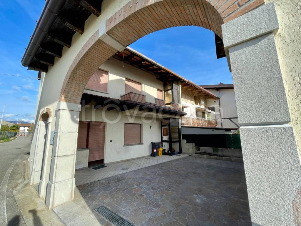 Villa Bifamiliare in vendita a Premariacco via Viola, 21/1