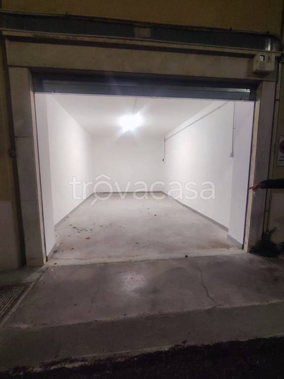 Garage in affitto a Pescara via Nazario Sauro
