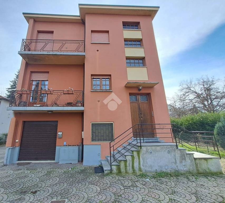 Villa Bifamiliare in vendita a Reggio nell'Emilia via Martiri di Cervarolo