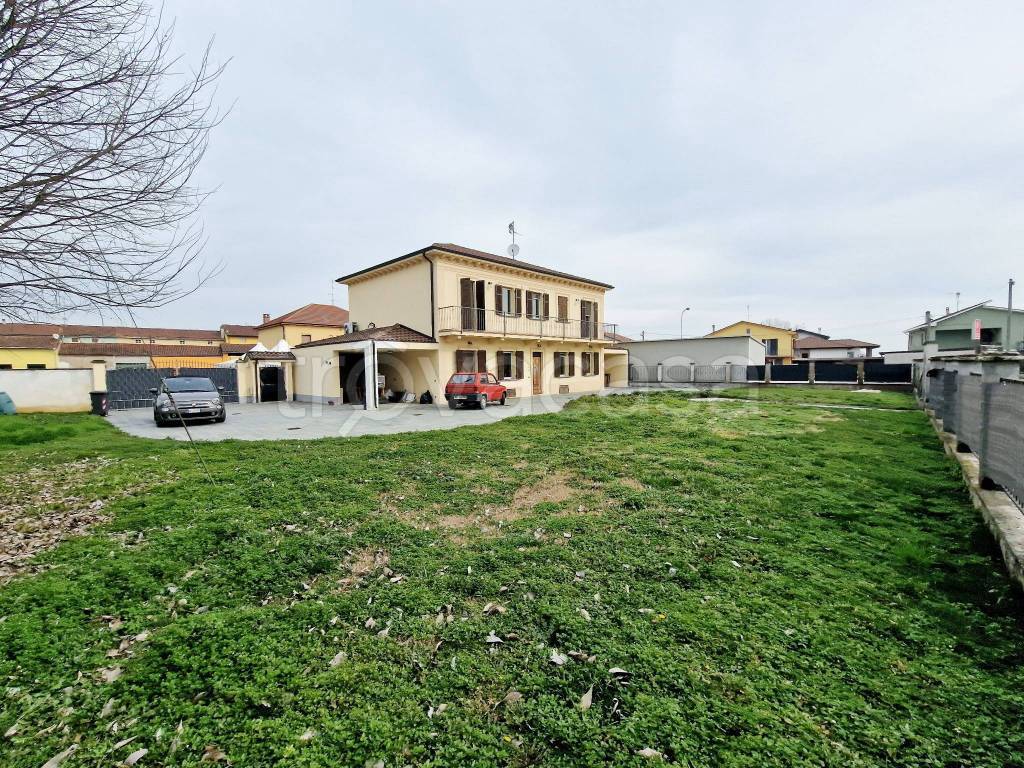 Villa Bifamiliare in vendita a Borgo San Martino via Umberto I