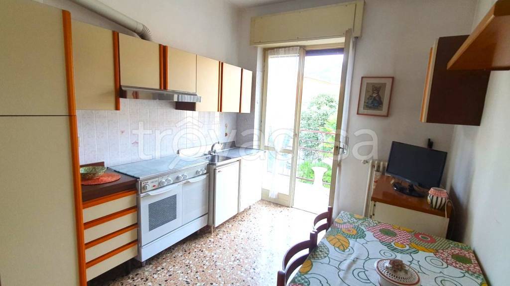 Appartamento in vendita a Erba via Vallassina, 22