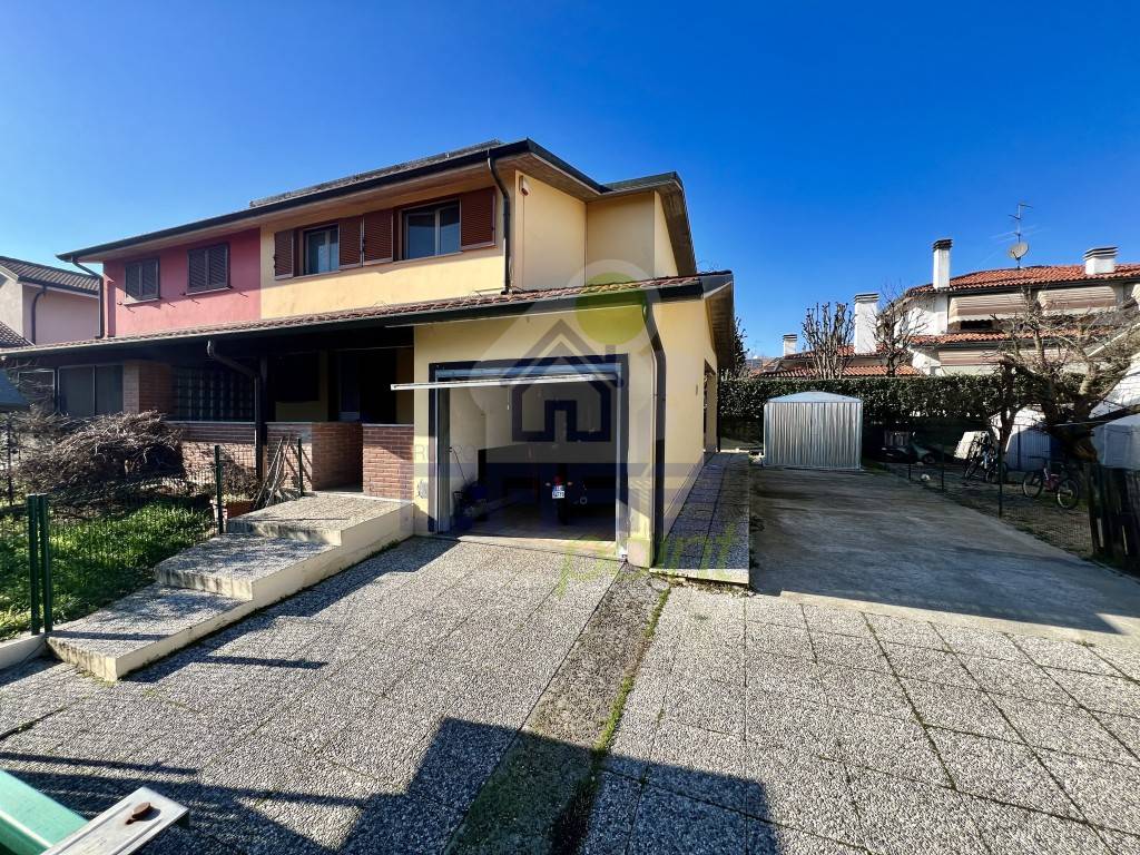 Villa Bifamiliare in vendita a Valera Fratta via paolo VI 13/a