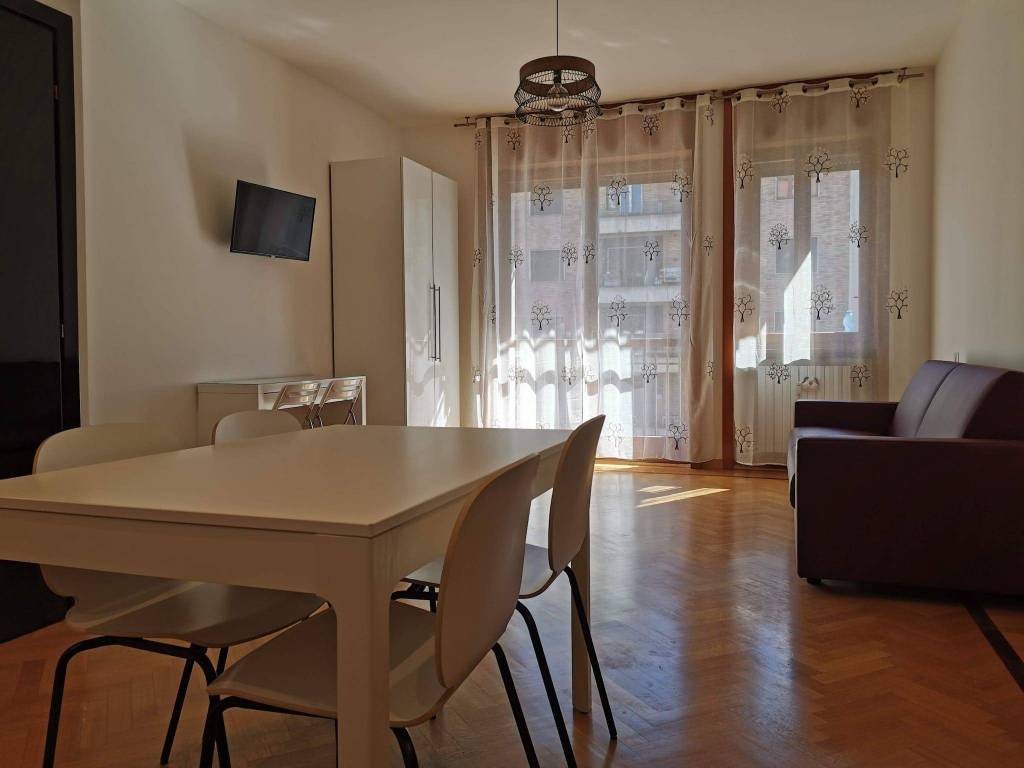 Appartamento in affitto a Milano via Giovan Battista Pergolesi