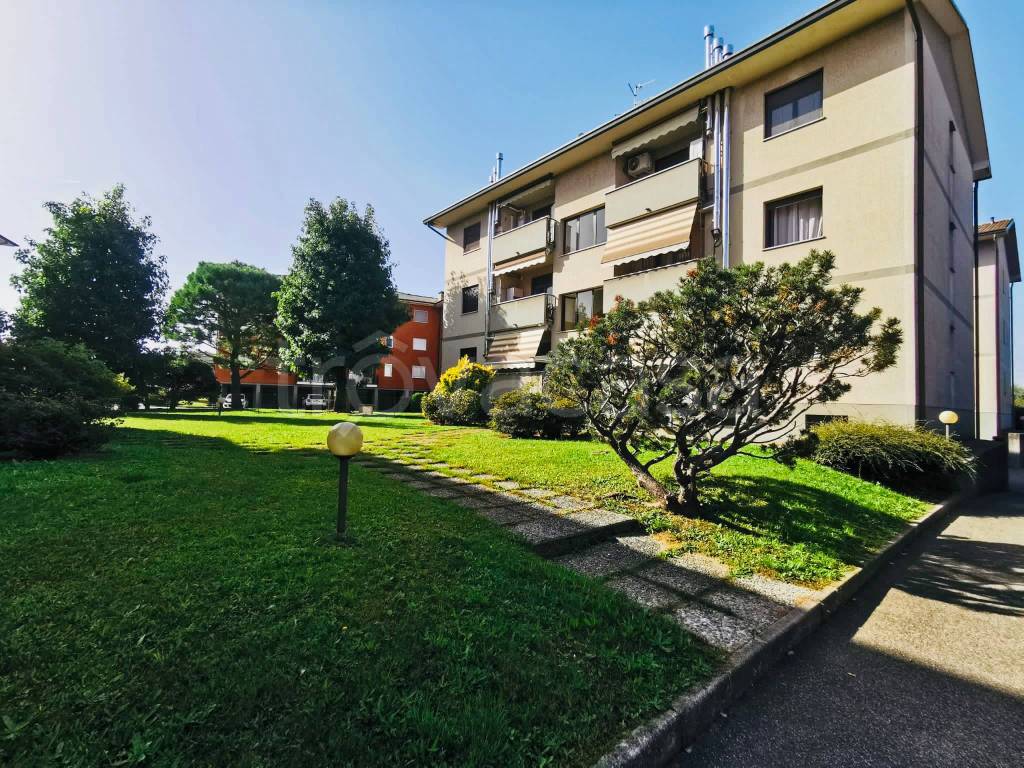 Appartamento in vendita a Lomazzo via Lombardia, 81