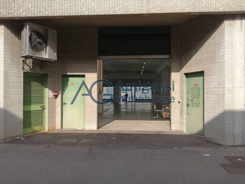 Capannone Industriale in vendita a Bergamo via Arturo Bonfanti, 3
