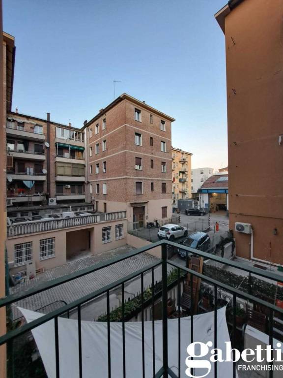 Appartamento in vendita a Bologna via Pasubio