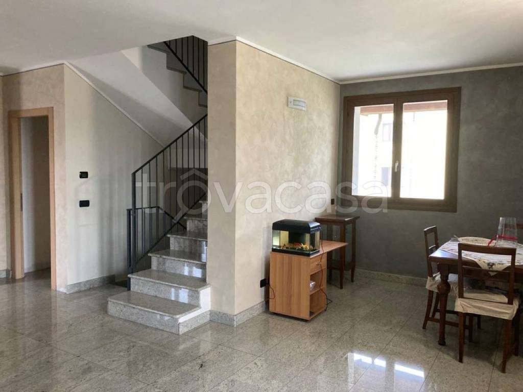 Villa in vendita a Cadeo via Emilia 149
