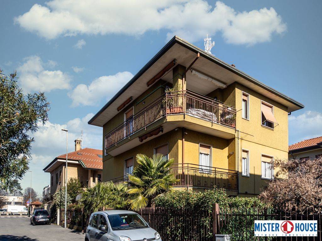 Villa Bifamiliare in vendita a Nova Milanese via Amilcare Ponchielli, 3