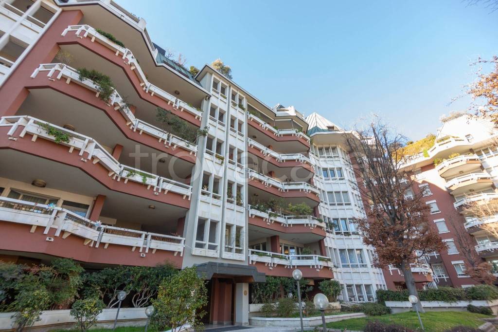 Appartamento in vendita a Milano via Fetonte, 12