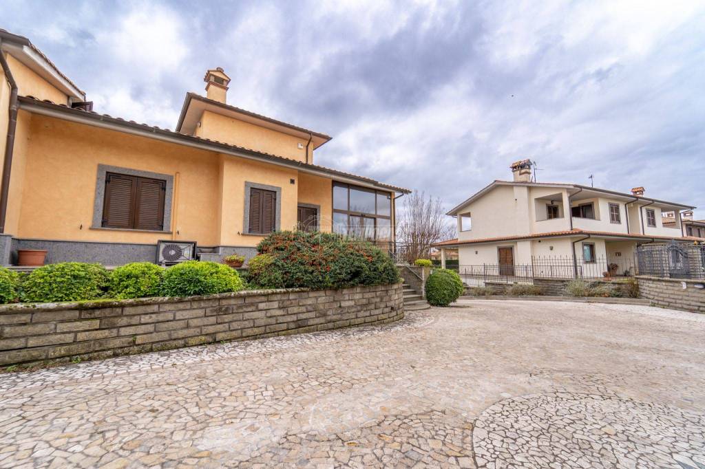 Villa in vendita a Viterbo via Domenico Cimarosa