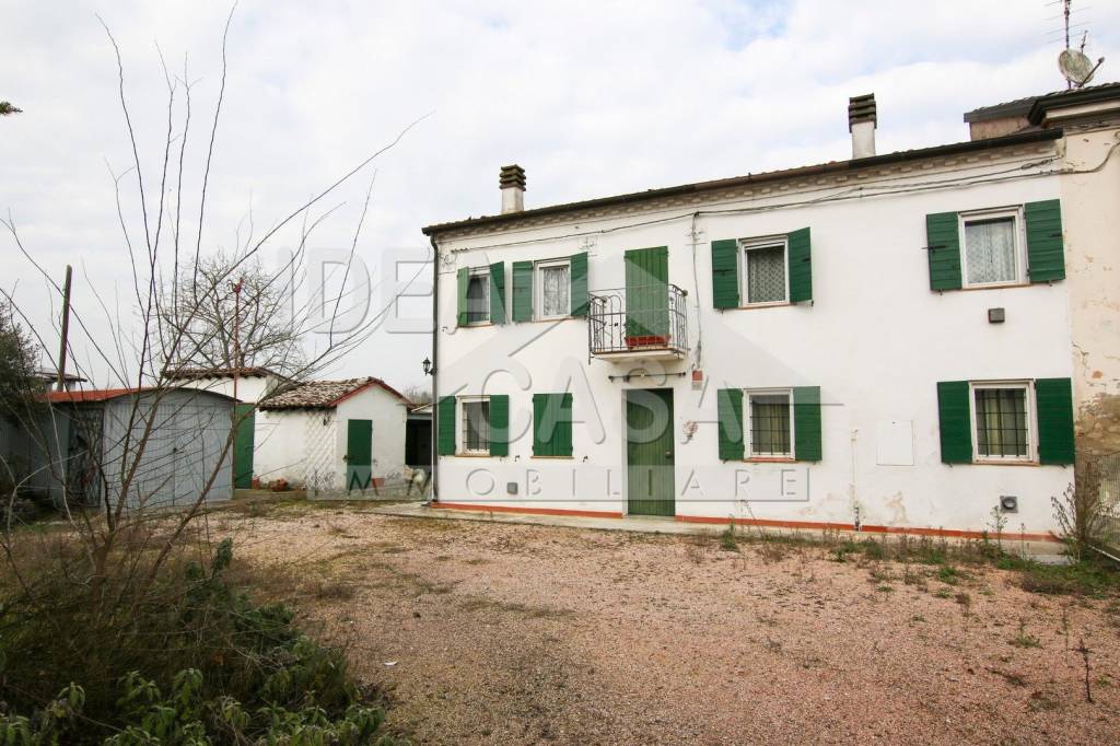 Villa Bifamiliare in vendita a San Felice sul Panaro via 1 Maggio, 655