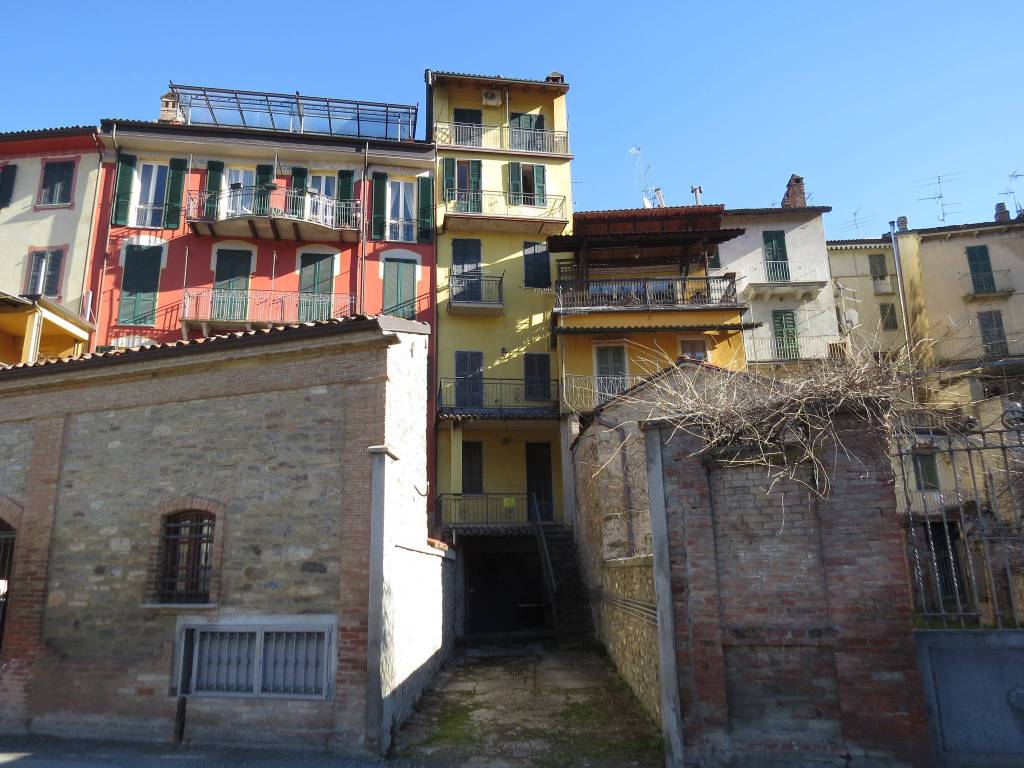 Casa Indipendente in vendita a San Sebastiano Curone via Istituto Giani, 3
