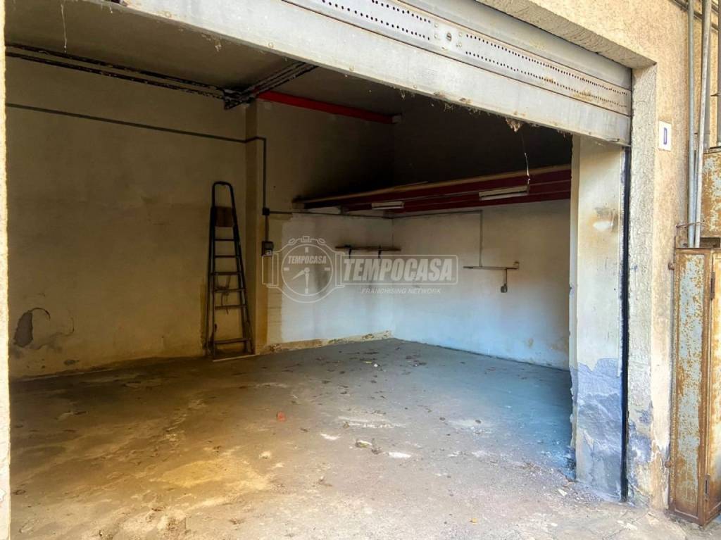 Garage in vendita a Gravina di Catania viale dell'Autonomia