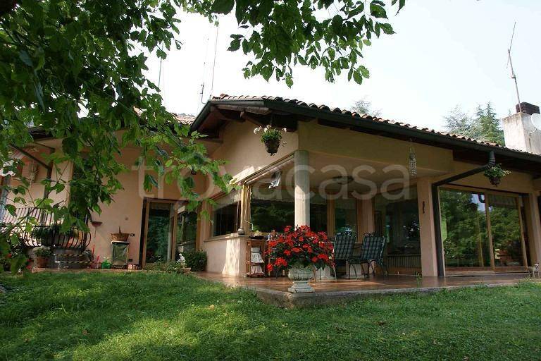 Villa Bifamiliare in vendita a Scanzorosciate via Monte Bianco