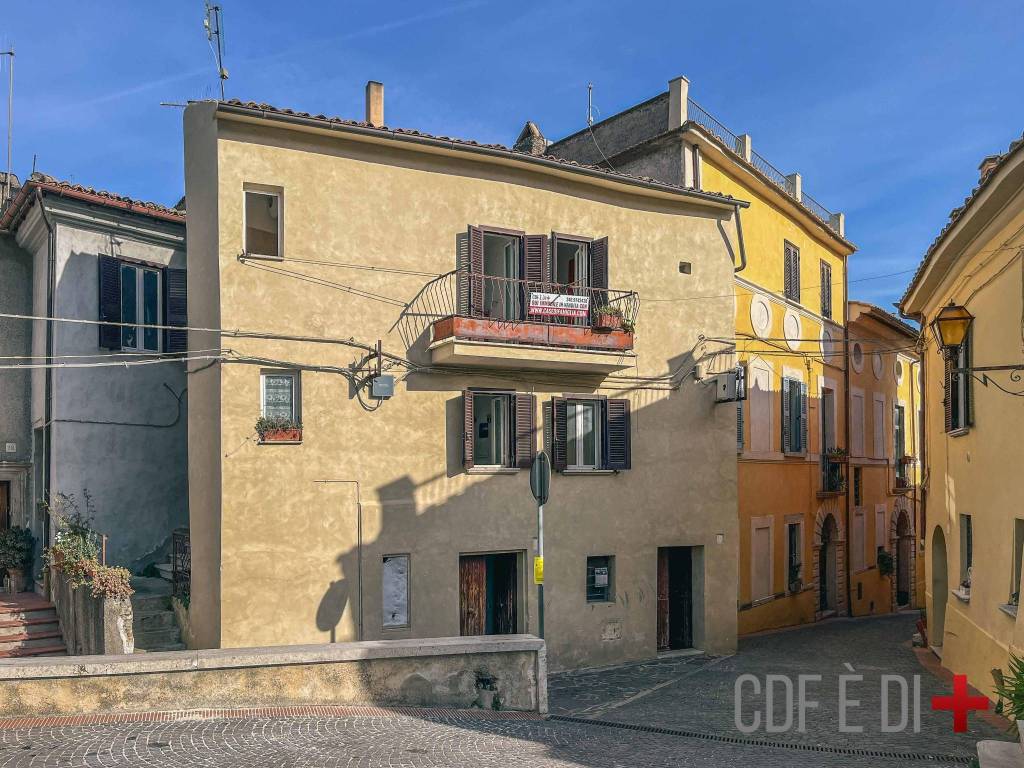 Casa Indipendente in vendita a Toffia via Monte Cavallo