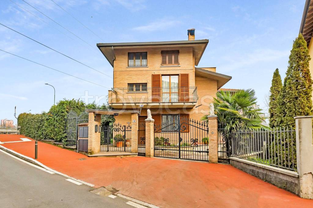 Villa Bifamiliare in vendita a Cologno Monzese via Giacomo Matteotti, 38